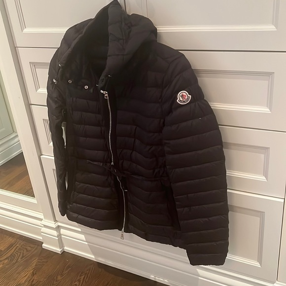 Moncler Raie short down jacket. - Picture 15 of 15